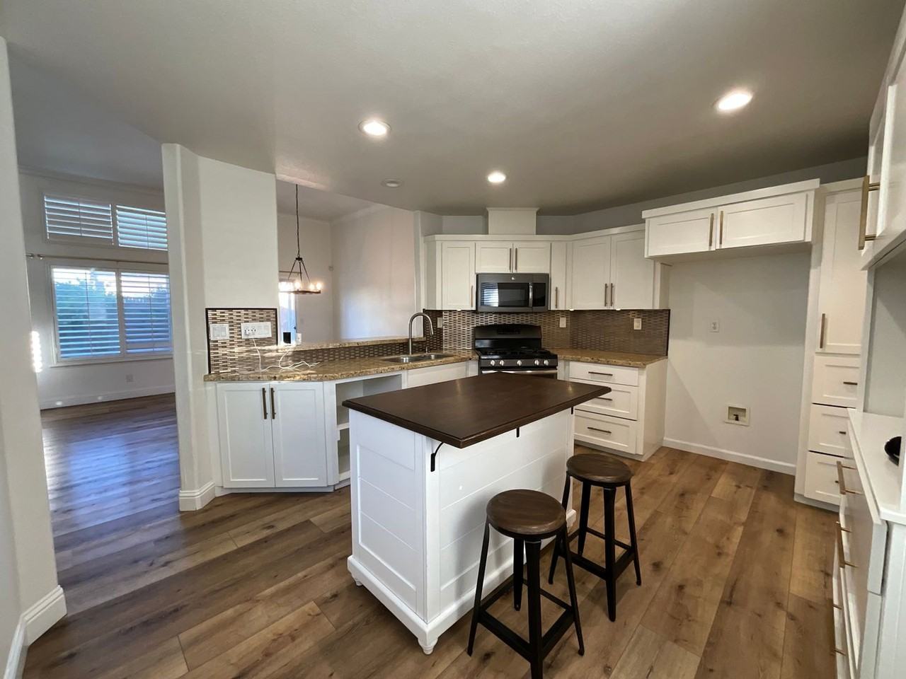 147 N Burgan Ave - Photo 6 of 22