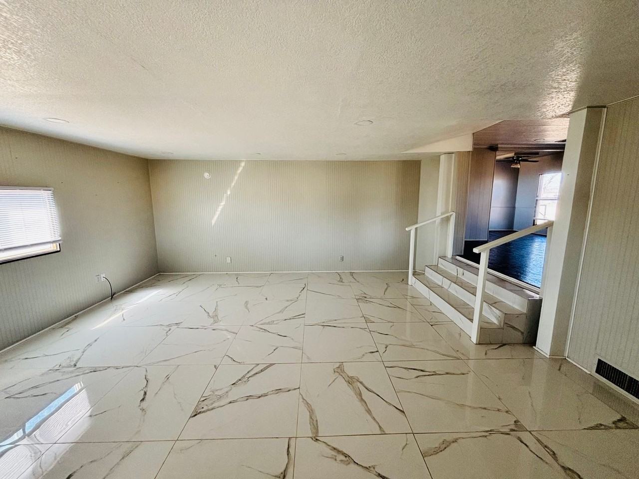 7600 N Judy Ln - Photo 2 of 13