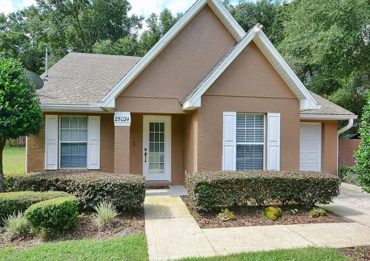 25024 Quaker Ridge Ave - Photo 2 of 24