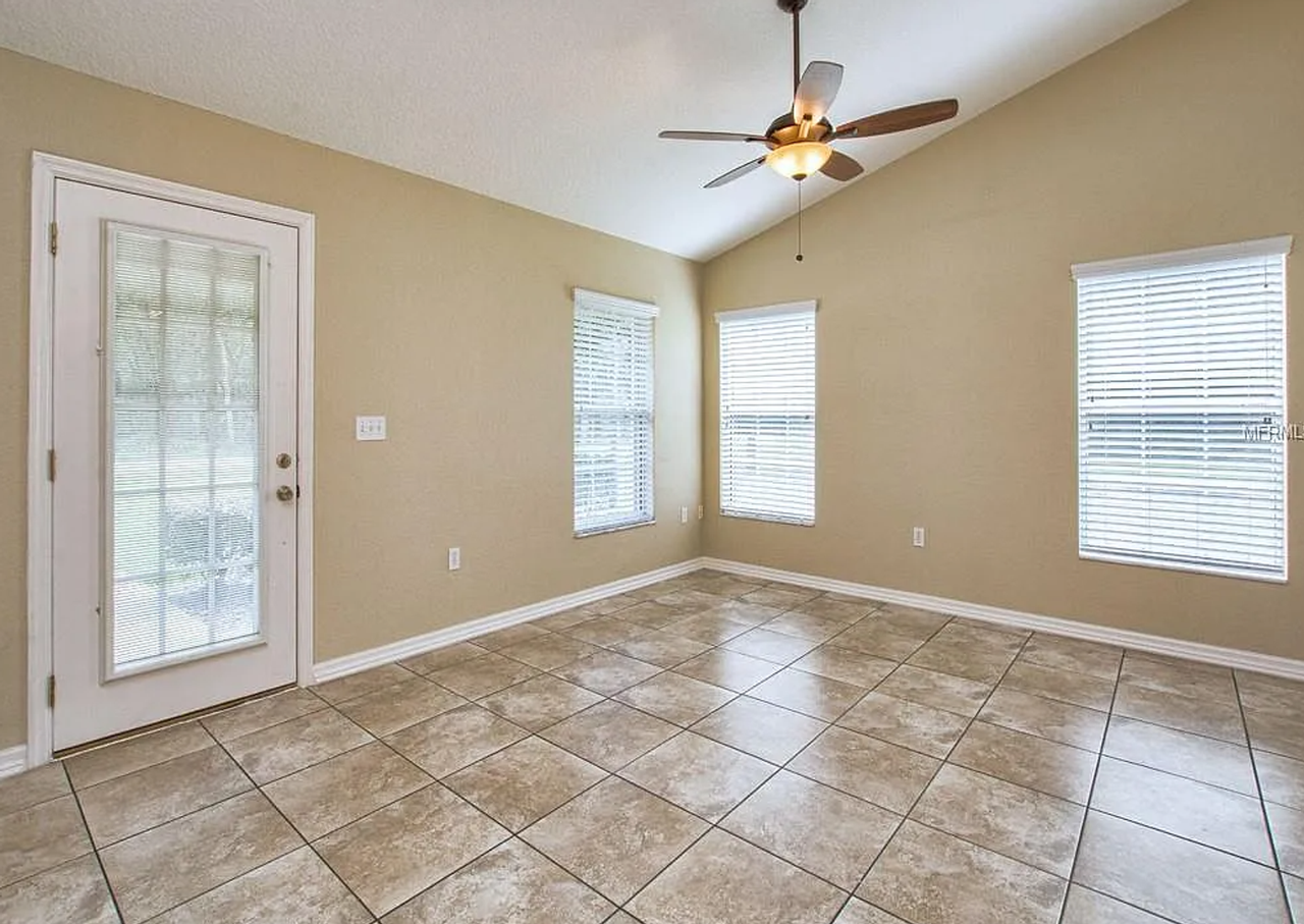 25024 Quaker Ridge Ave - Photo 6 of 24