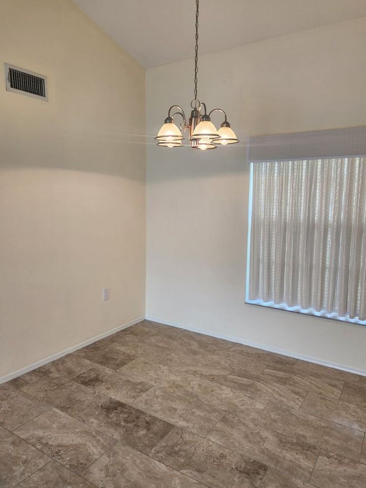 6330 Green Oak Cir - Photo 5 of 33