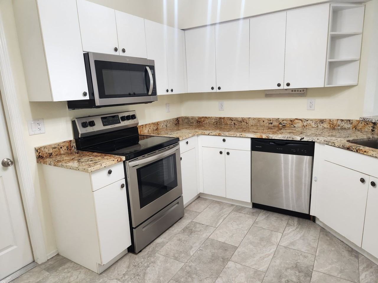 6330 Green Oak Cir - Photo 7 of 33