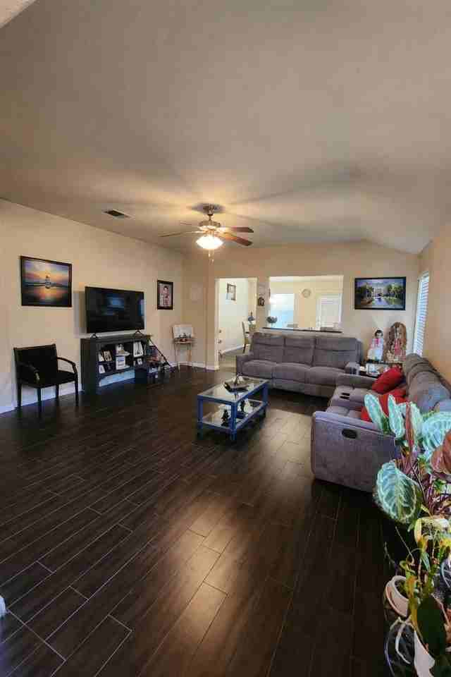 103 Frio River Trl - Photo 4 of 16