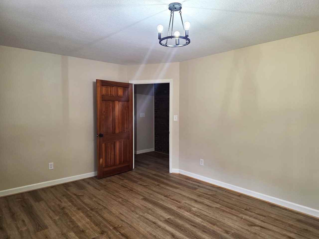 1299 N Franklin Rd - Photo 3 of 10