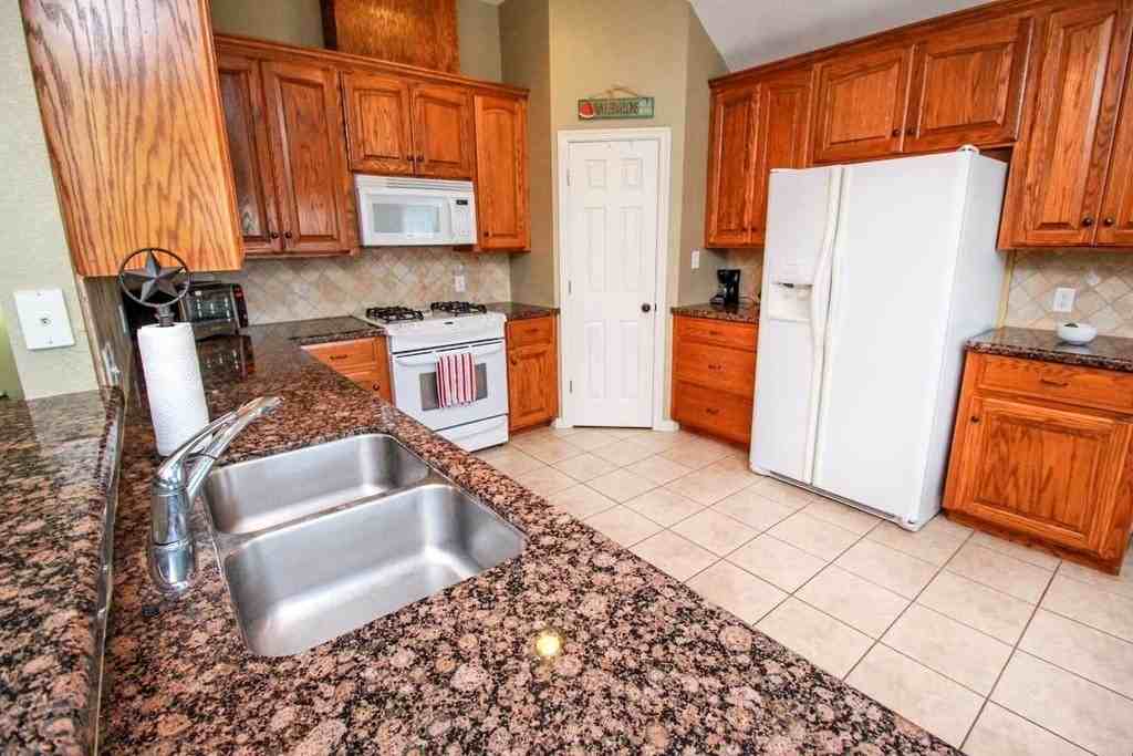 8415 Lauren Dr - Photo 3 of 6