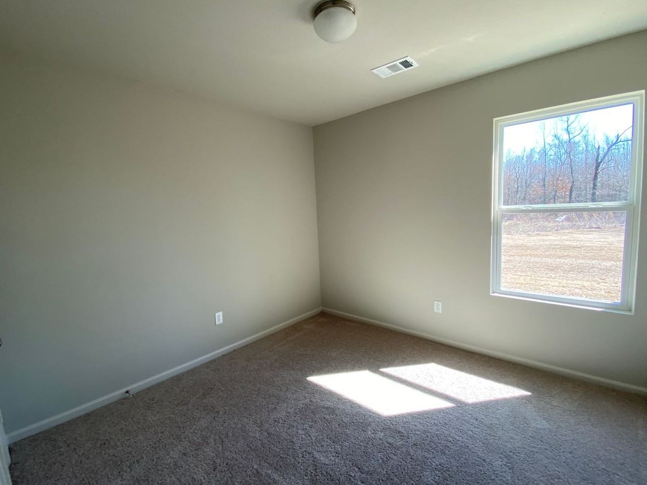 720 Madeline Ct - Photo 4 of 10