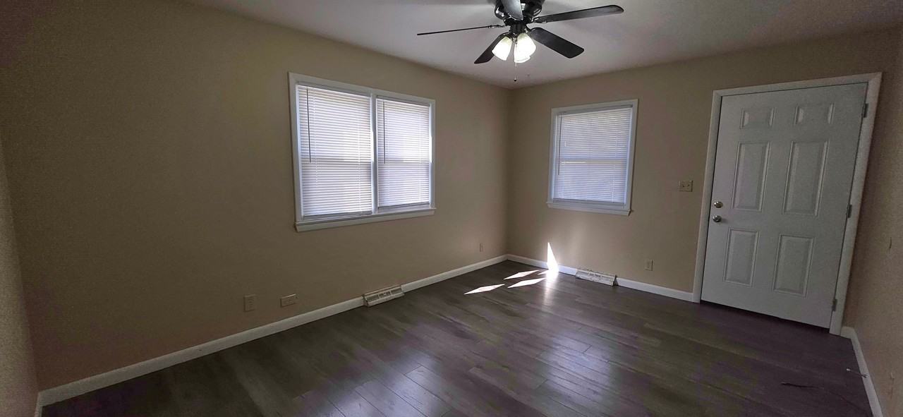 826 S Link Ave - Photo 2 of 7