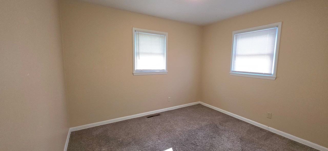 826 S Link Ave - Photo 4 of 7