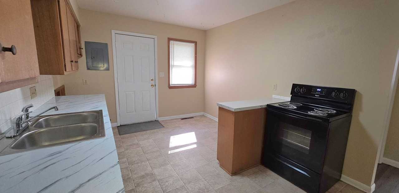 826 S Link Ave - Photo 6 of 7