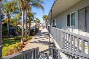 featured image of 947 941, 943, & 947 Oak Avenue