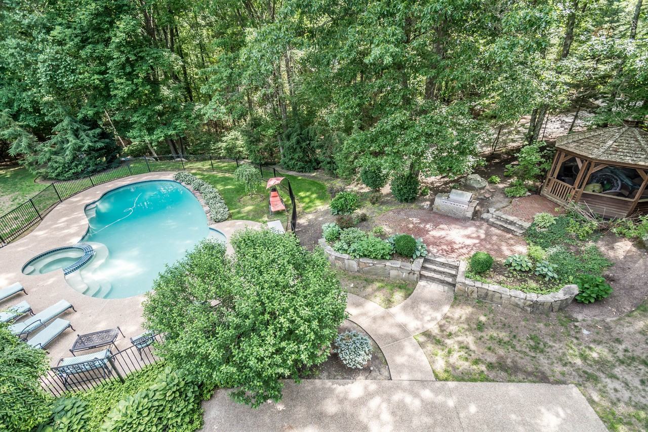 8 Patriot Way - Photo 7 of 43