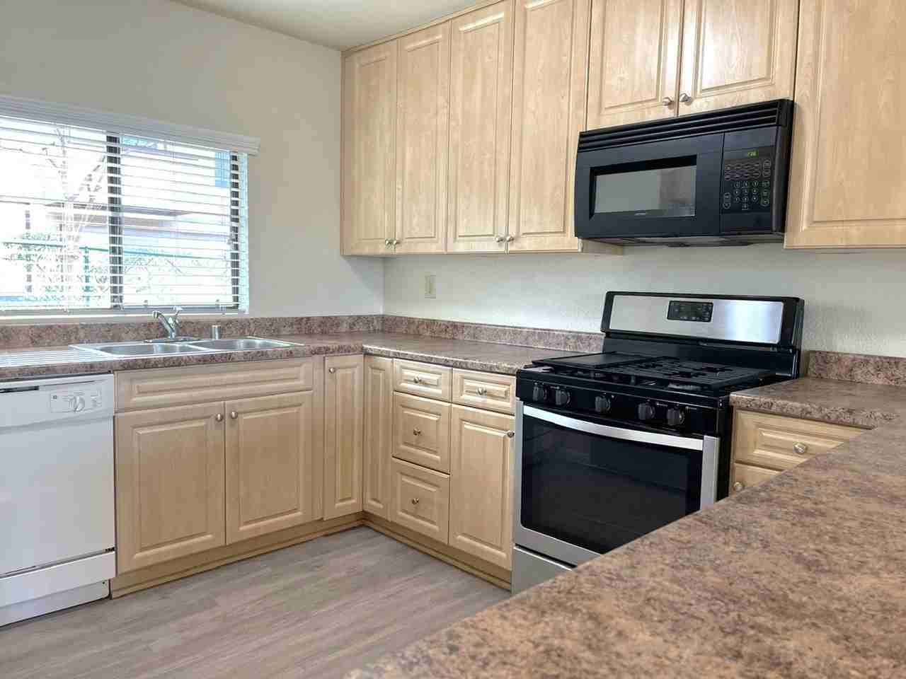 10793 Riderwood Ter Unit B - Photo 2 of 24