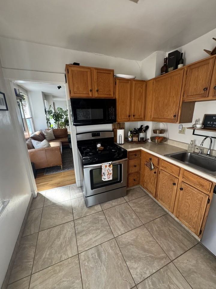 2349 Tilbury Ave - Photo 2 of 20