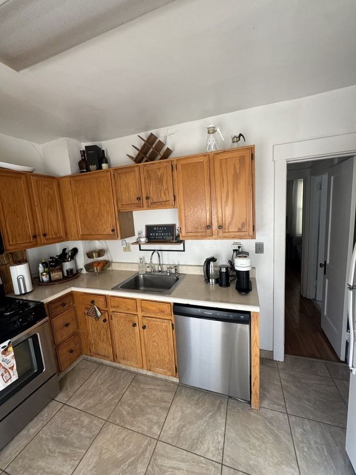 2349 Tilbury Ave - Photo 3 of 20