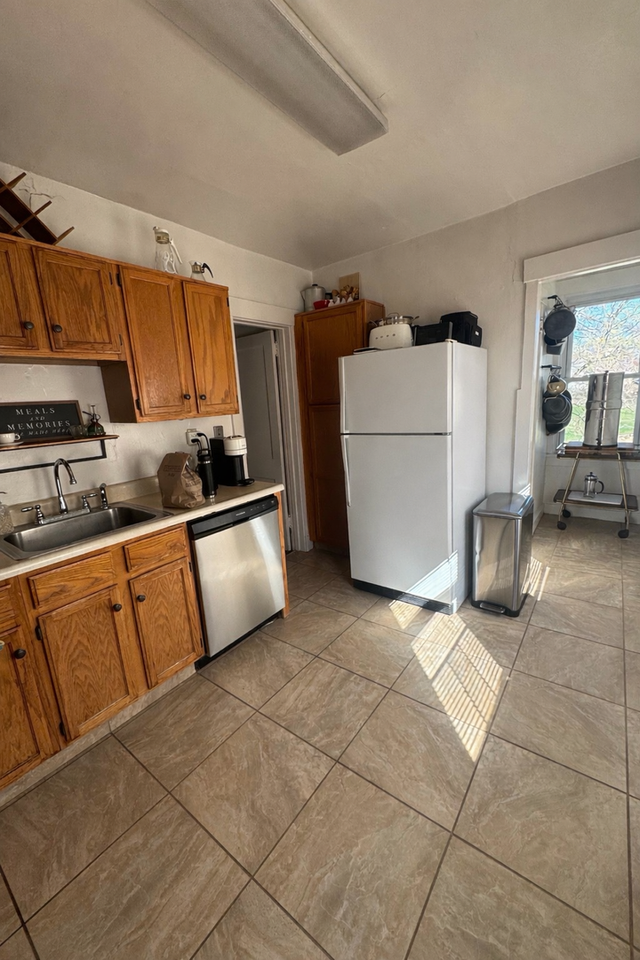 2349 Tilbury Ave - Photo 4 of 20