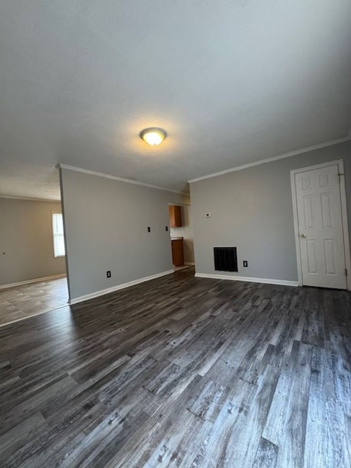 112 Sandy Dr - Photo 2 of 9