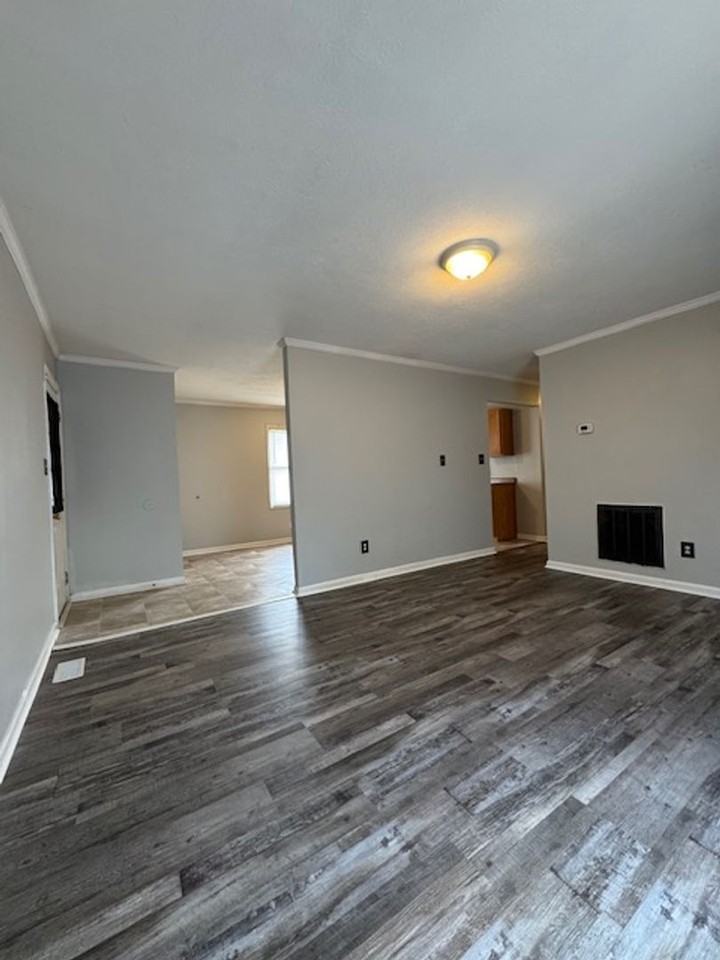 112 Sandy Dr - Photo 3 of 9