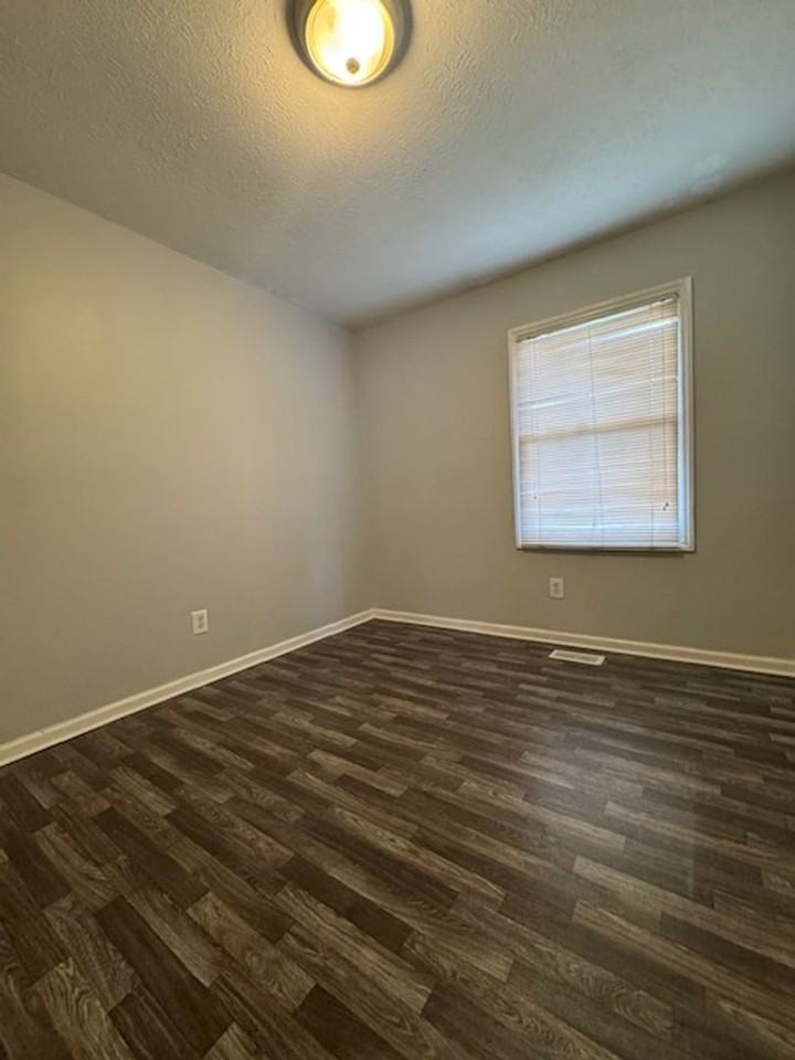 112 Sandy Dr - Photo 7 of 9