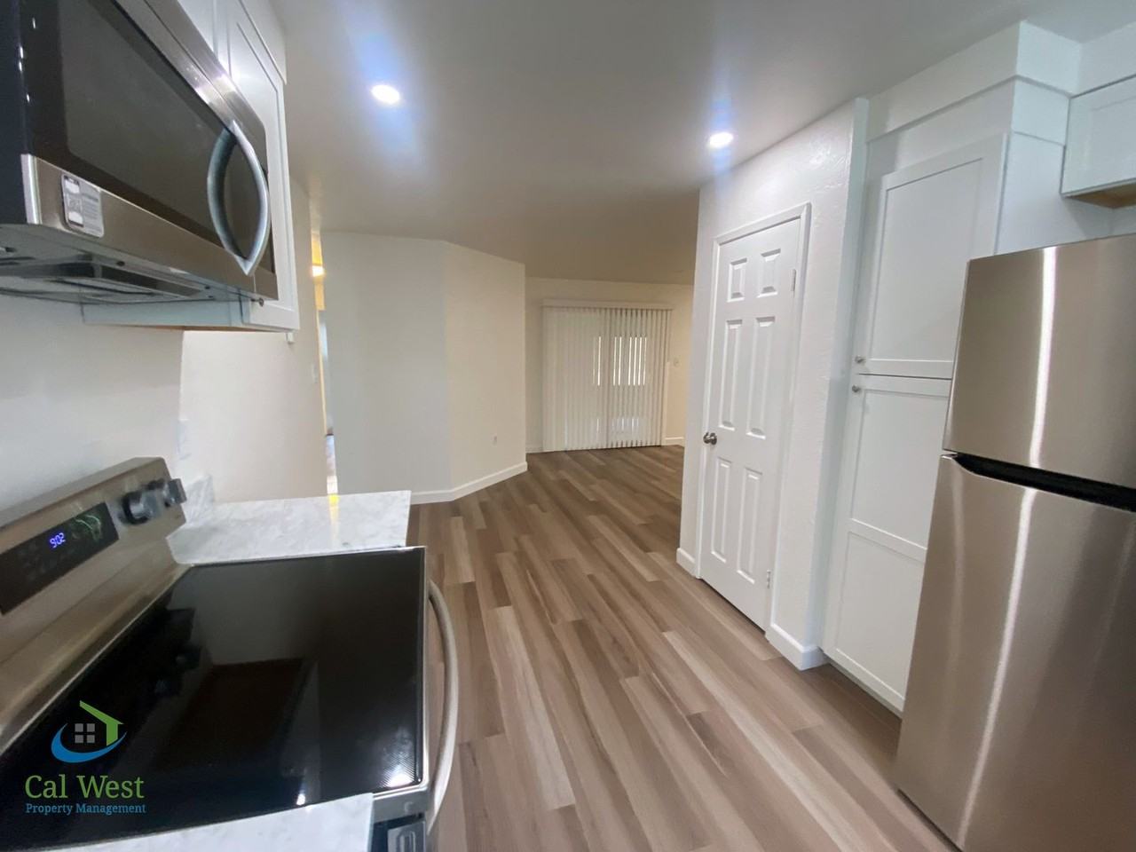 2129 Amberwood Ln - Photo 3 of 36