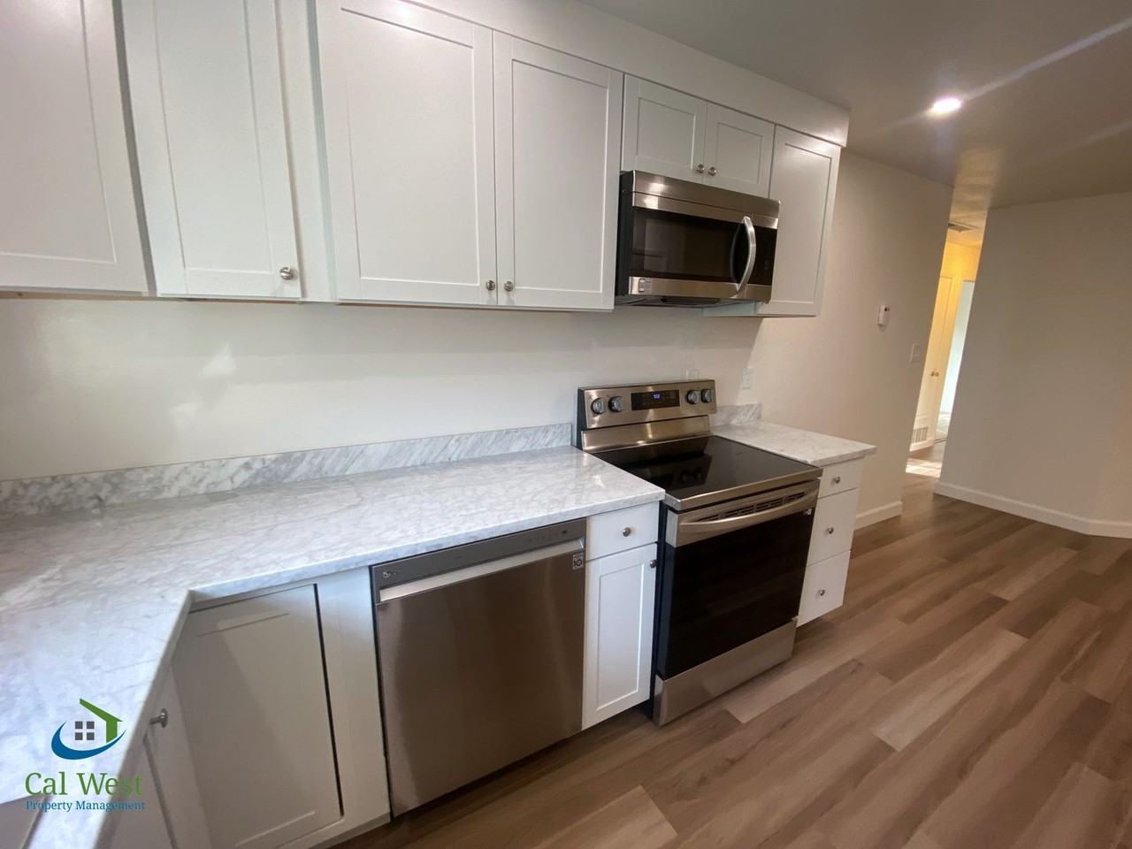 2129 Amberwood Ln - Photo 4 of 36