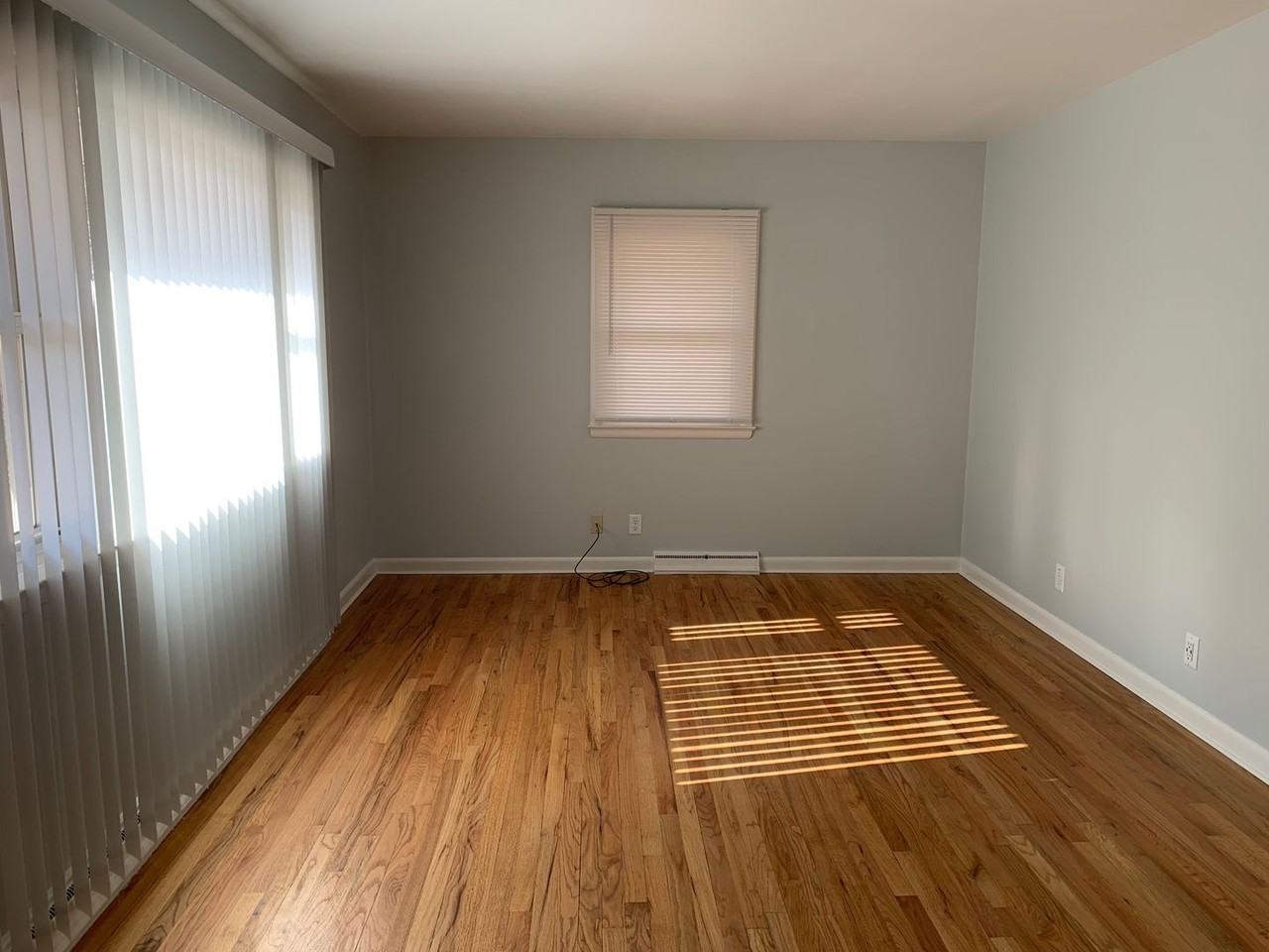 1738 Oxford Dr - Photo 2 of 24