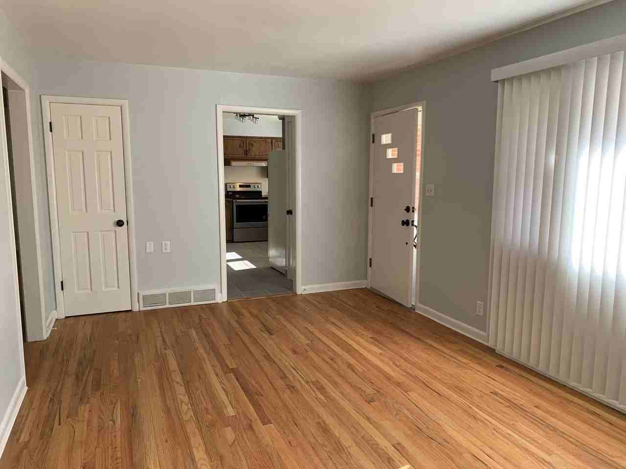 1738 Oxford Dr - Photo 3 of 24