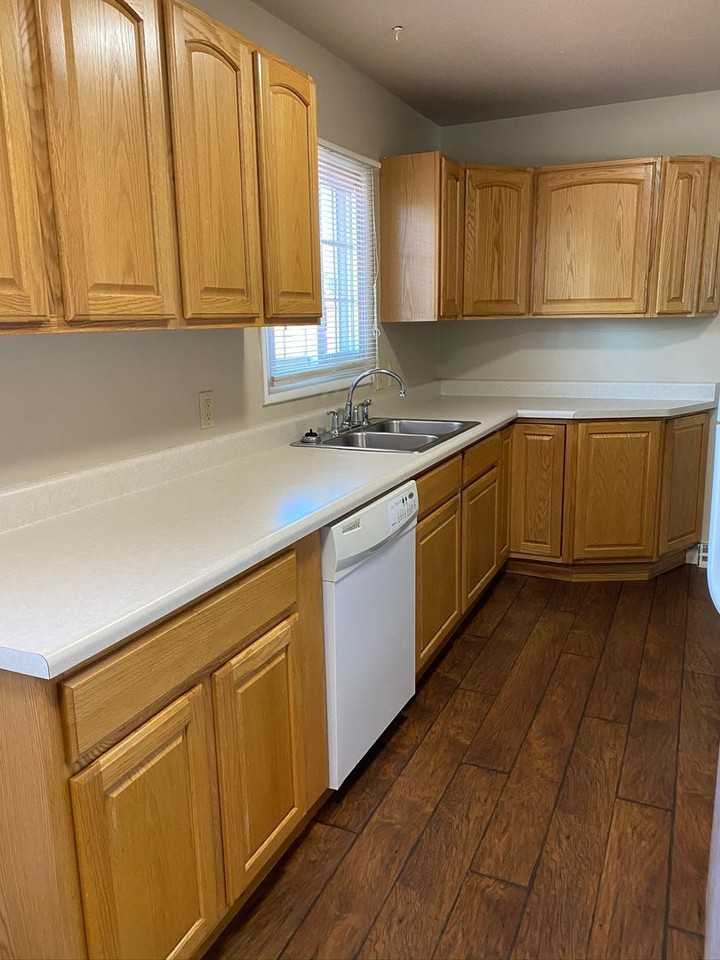 1502 Brentwood St - Photo 4 of 17