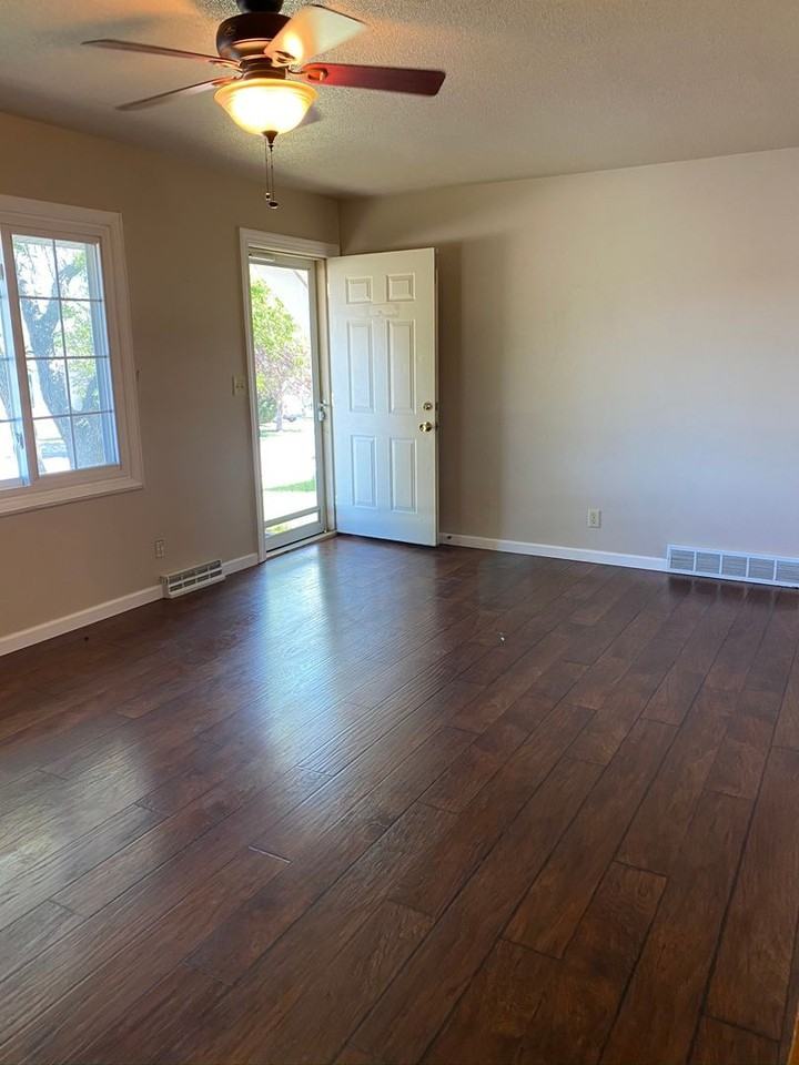 1502 Brentwood St - Photo 7 of 17