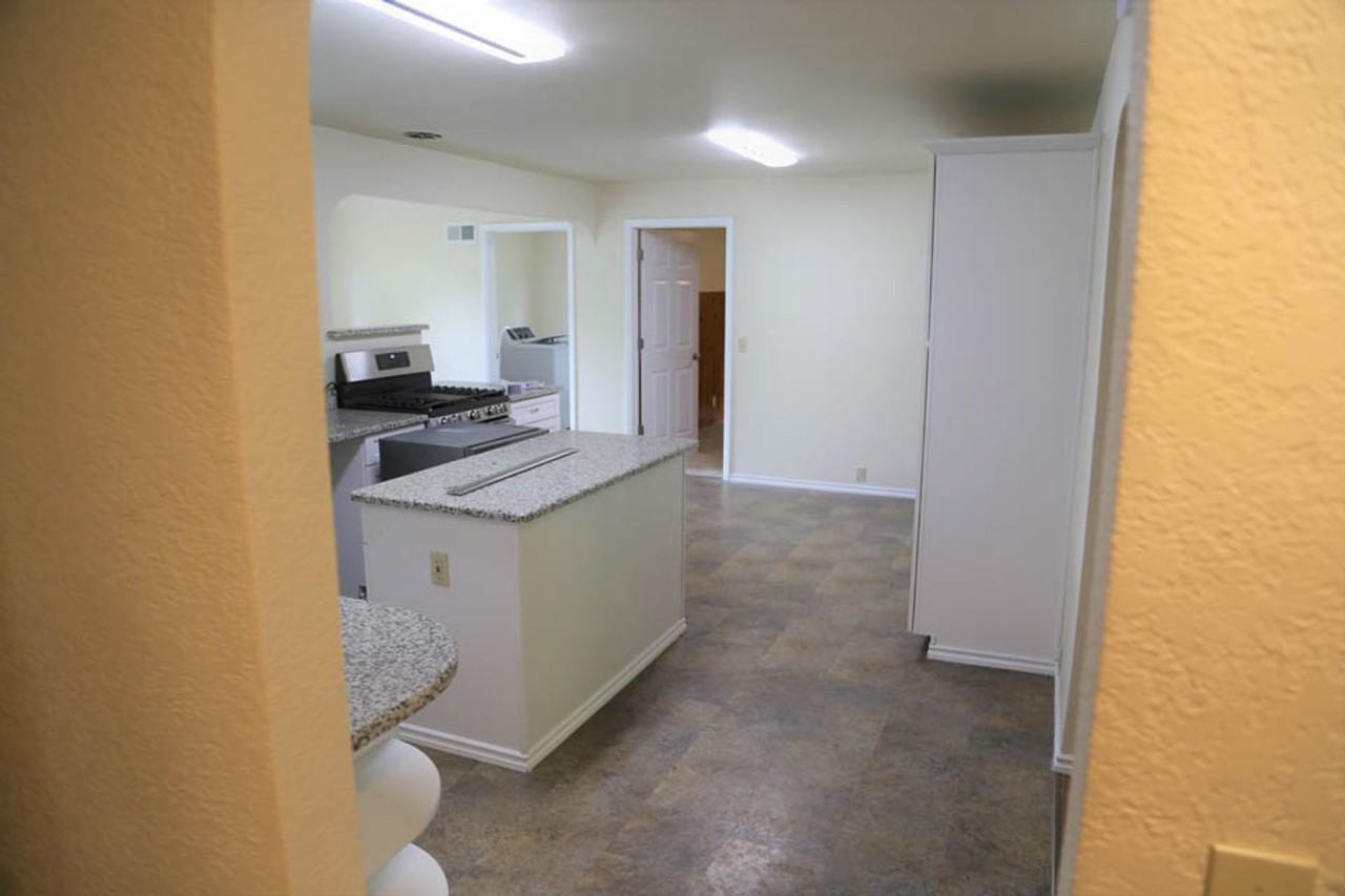 2095 Se Debord St - Photo 4 of 26