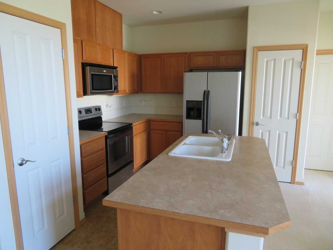 1925 Garry Oaks Ave Unit C - Photo 3 of 8