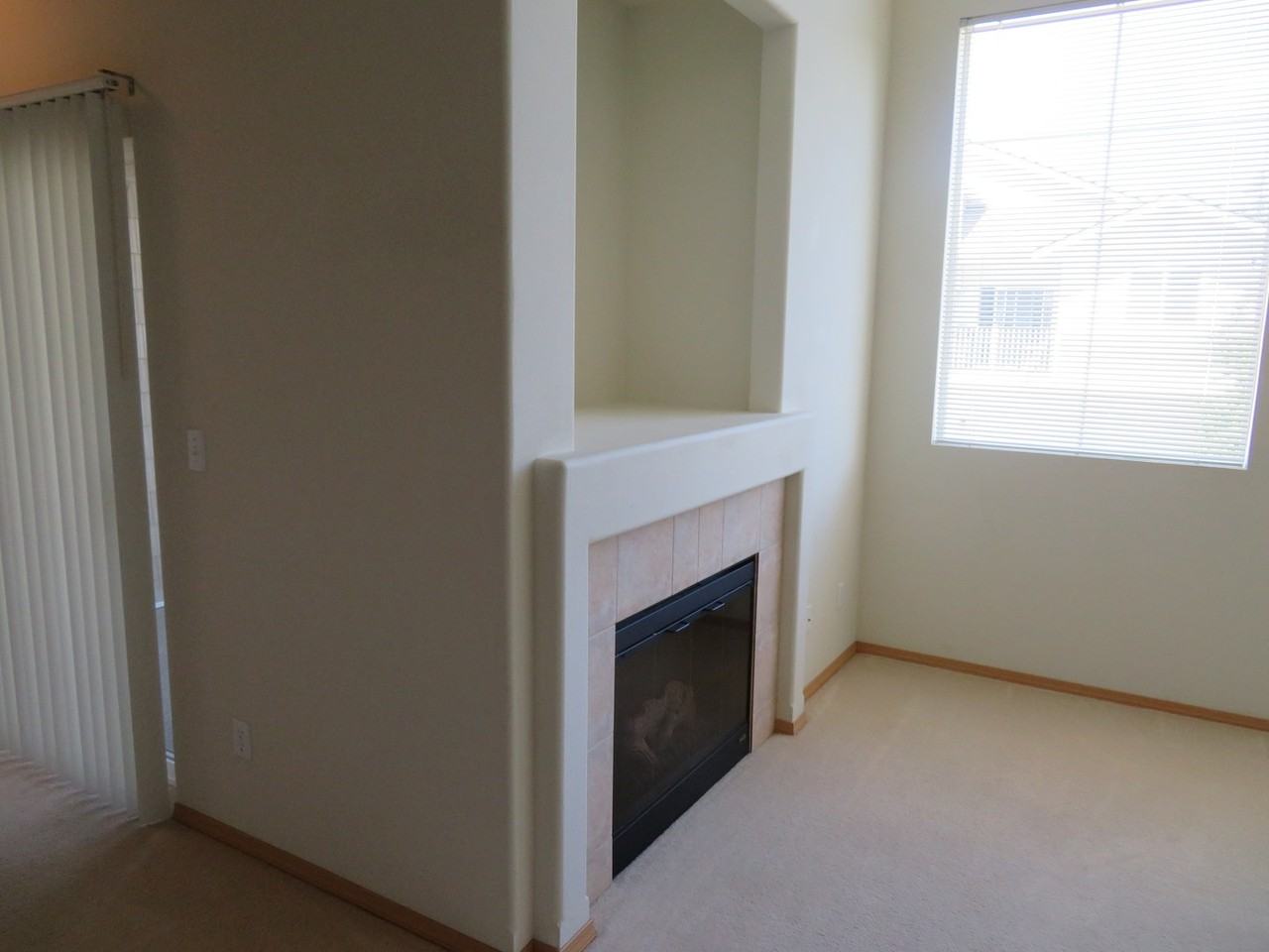 1925 Garry Oaks Ave Unit C - Photo 6 of 8