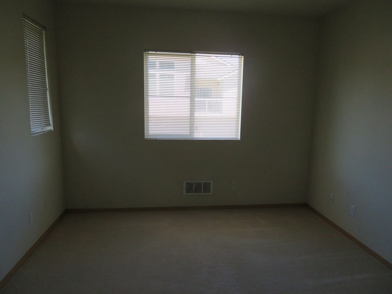 1925 Garry Oaks Ave Unit C - Photo 7 of 8