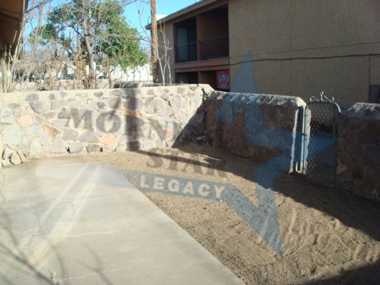 1508 Andrews Dr - Photo 4 of 18