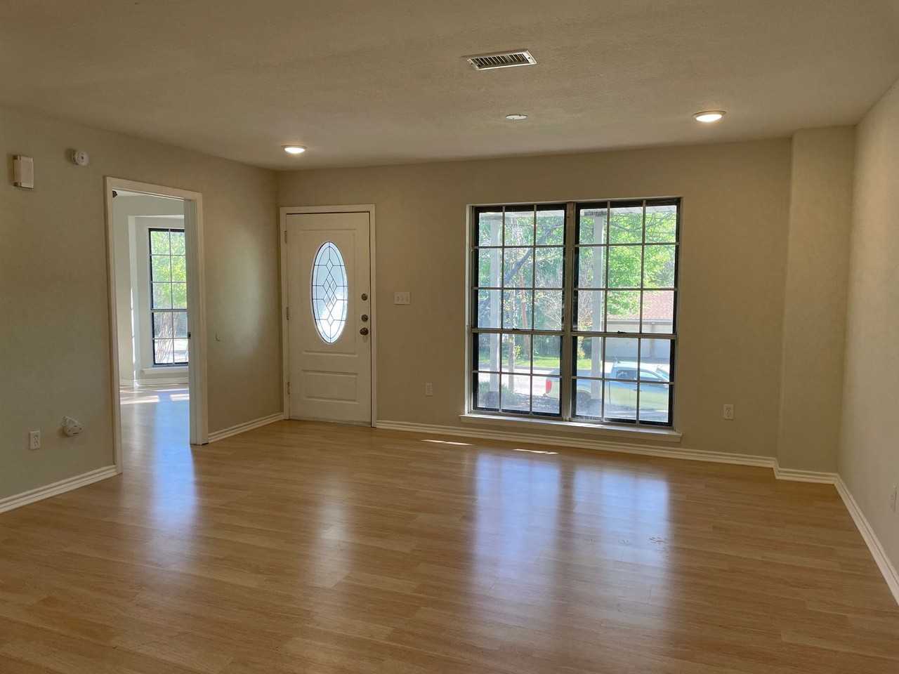 706 Fairway Rd - Photo 2 of 25