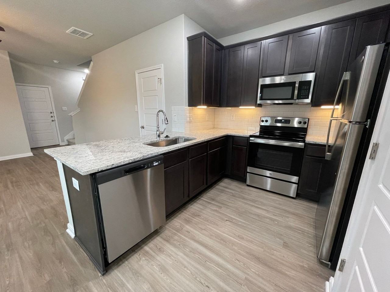 459 Emma Dr - Photo 7 of 22