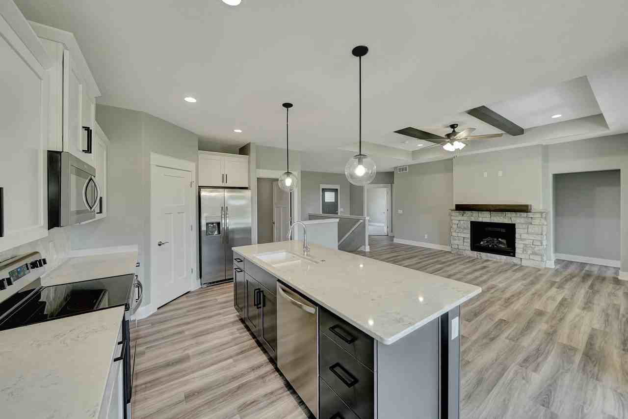 5041 State Hill Dr - Photo 4 of 21