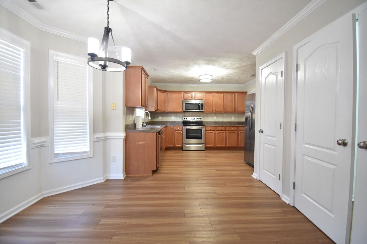 5609 Thackeray Dr - Photo 4 of 20