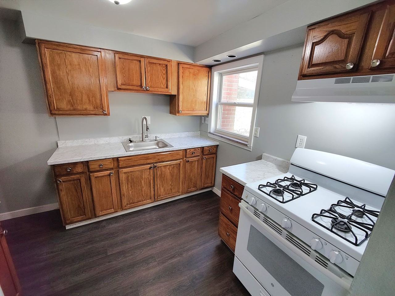 702 Maytide St - Photo 6 of 16