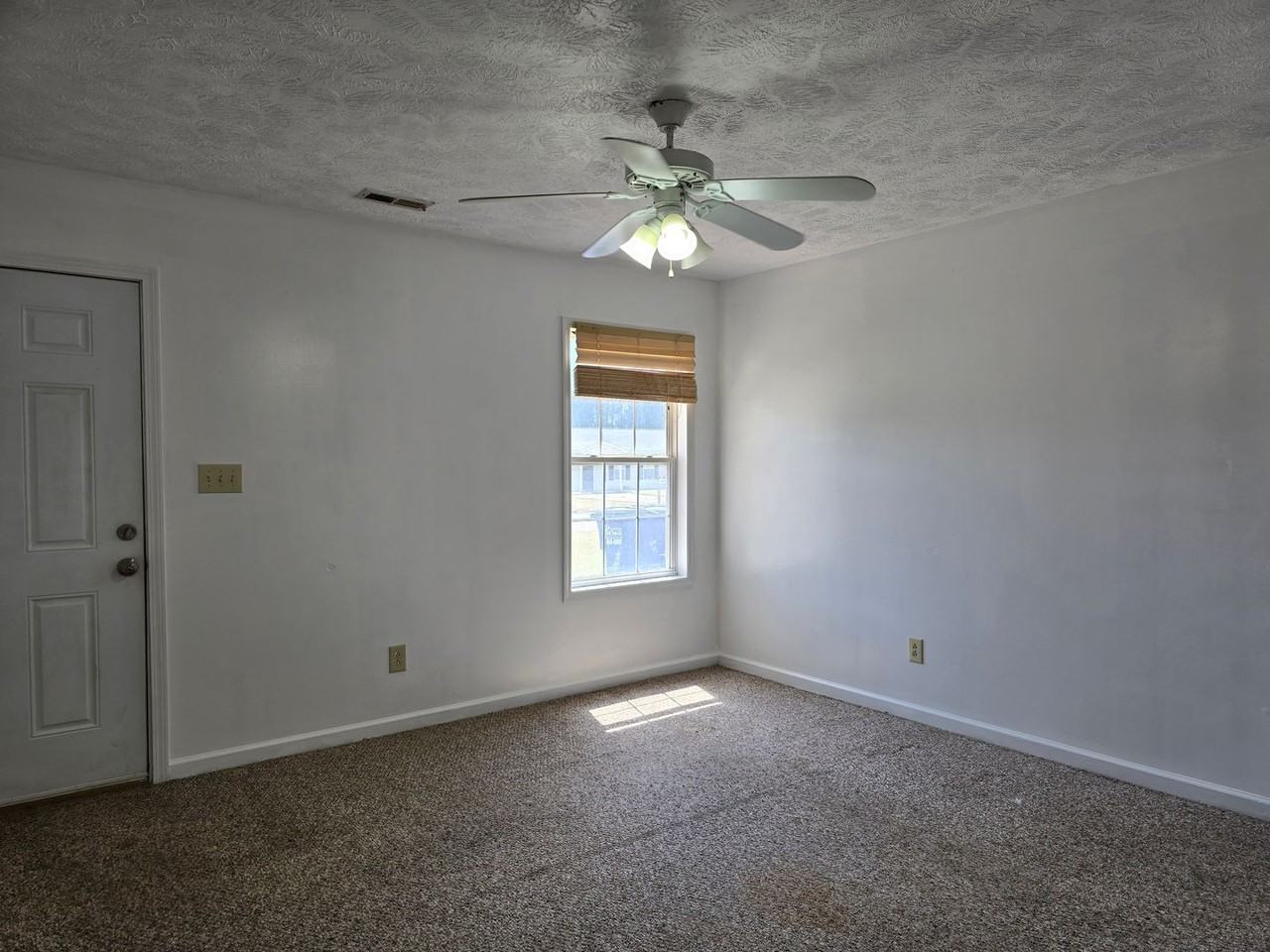 190 Bahia Ln - Photo 2 of 15