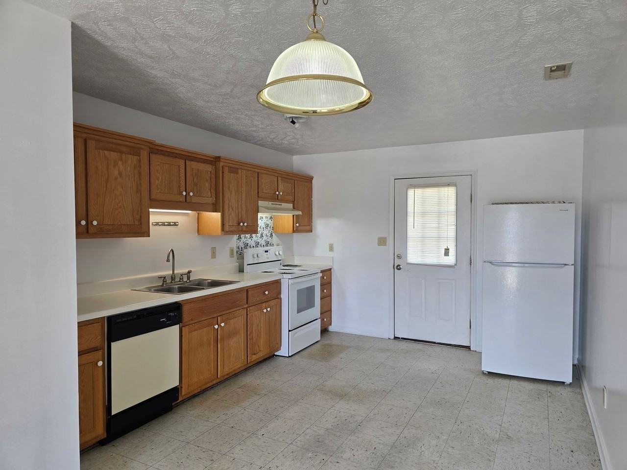 190 Bahia Ln - Photo 3 of 15