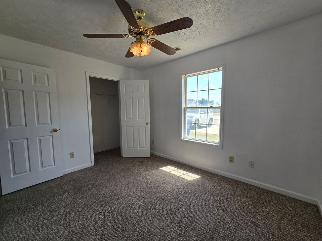 190 Bahia Ln - Photo 7 of 15