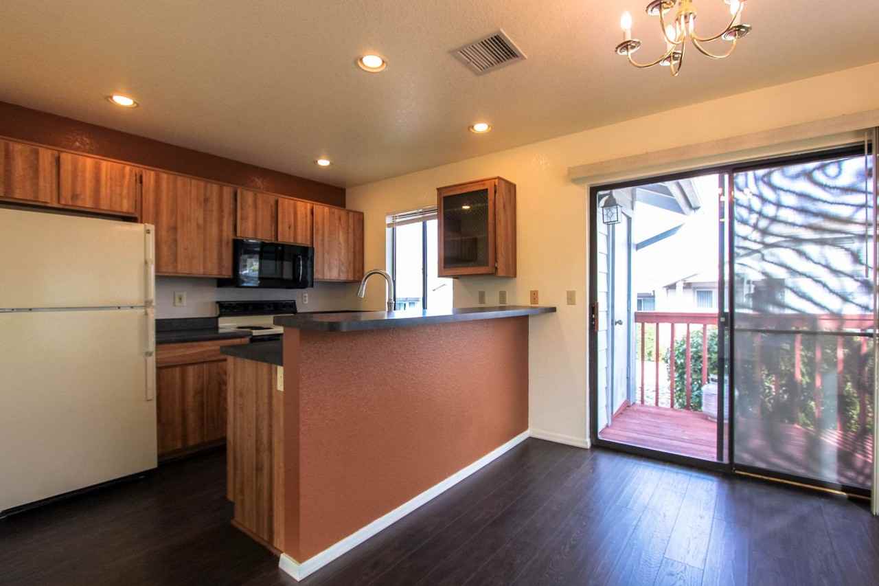 3070 Cascades Ct #14H - Photo 3 of 6