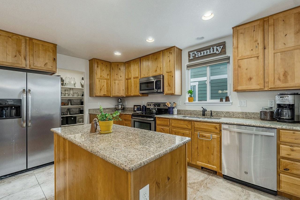 4227 White Deer Ln - Photo 3 of 16