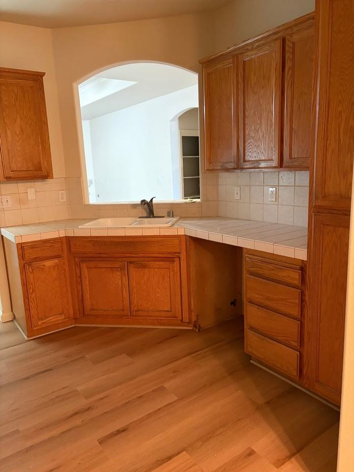 1709 Redwood Ave - Photo 5 of 18