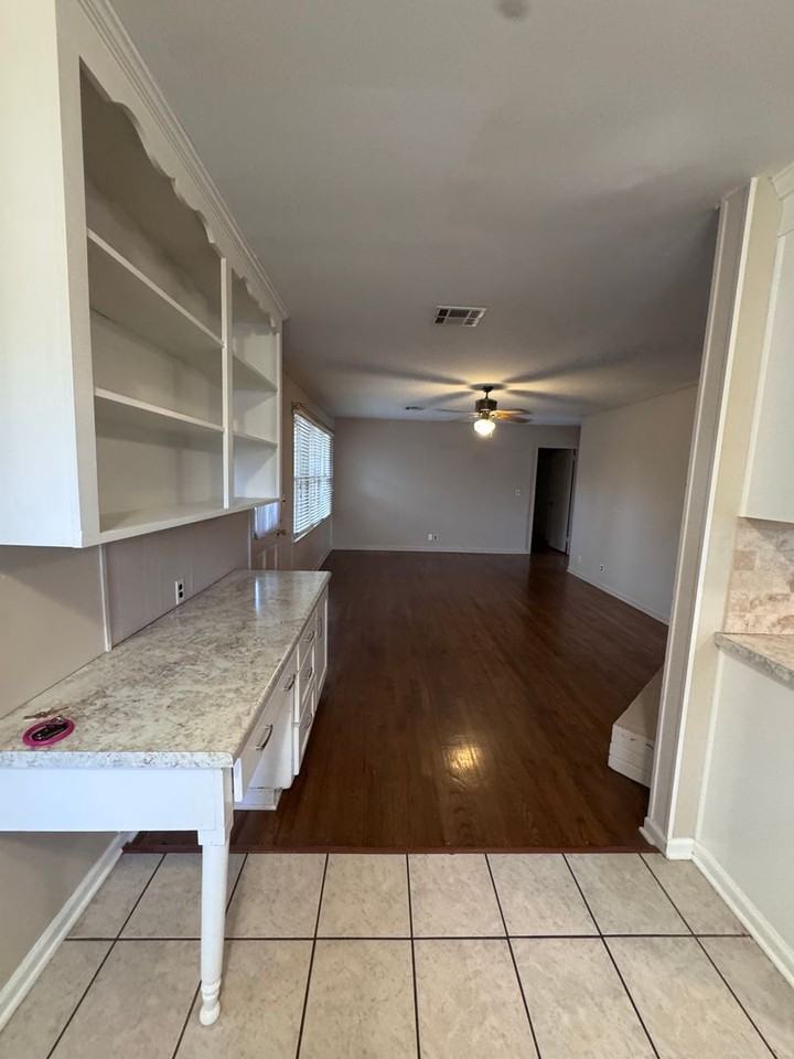 572 Farmington Rd - Photo 5 of 20