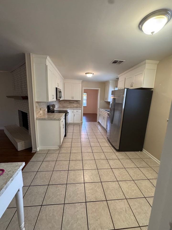 572 Farmington Rd - Photo 6 of 20