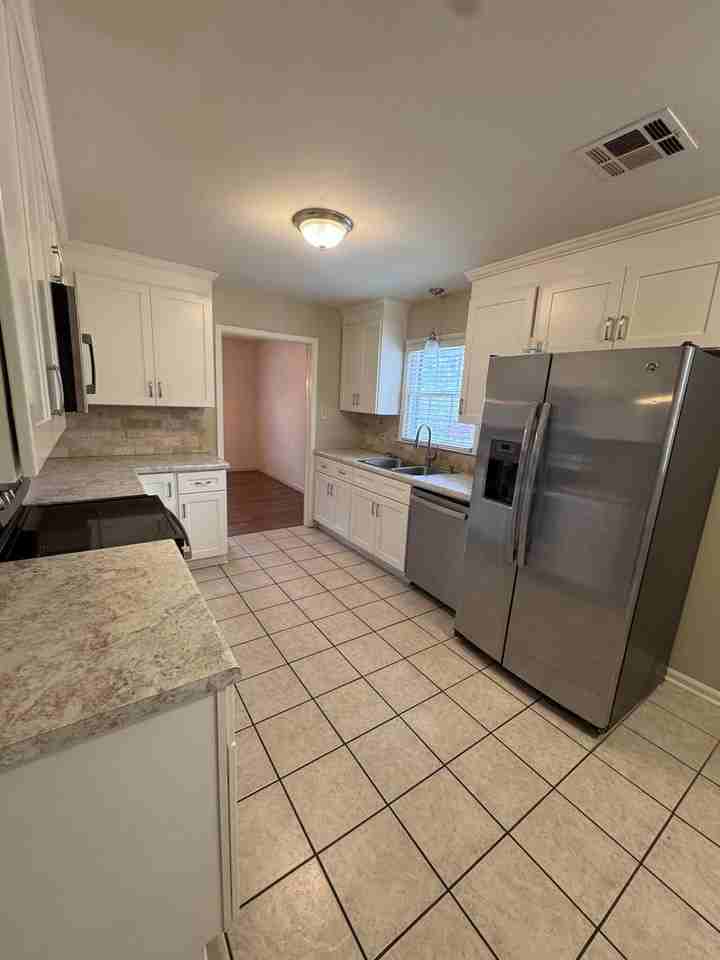 572 Farmington Rd - Photo 7 of 20