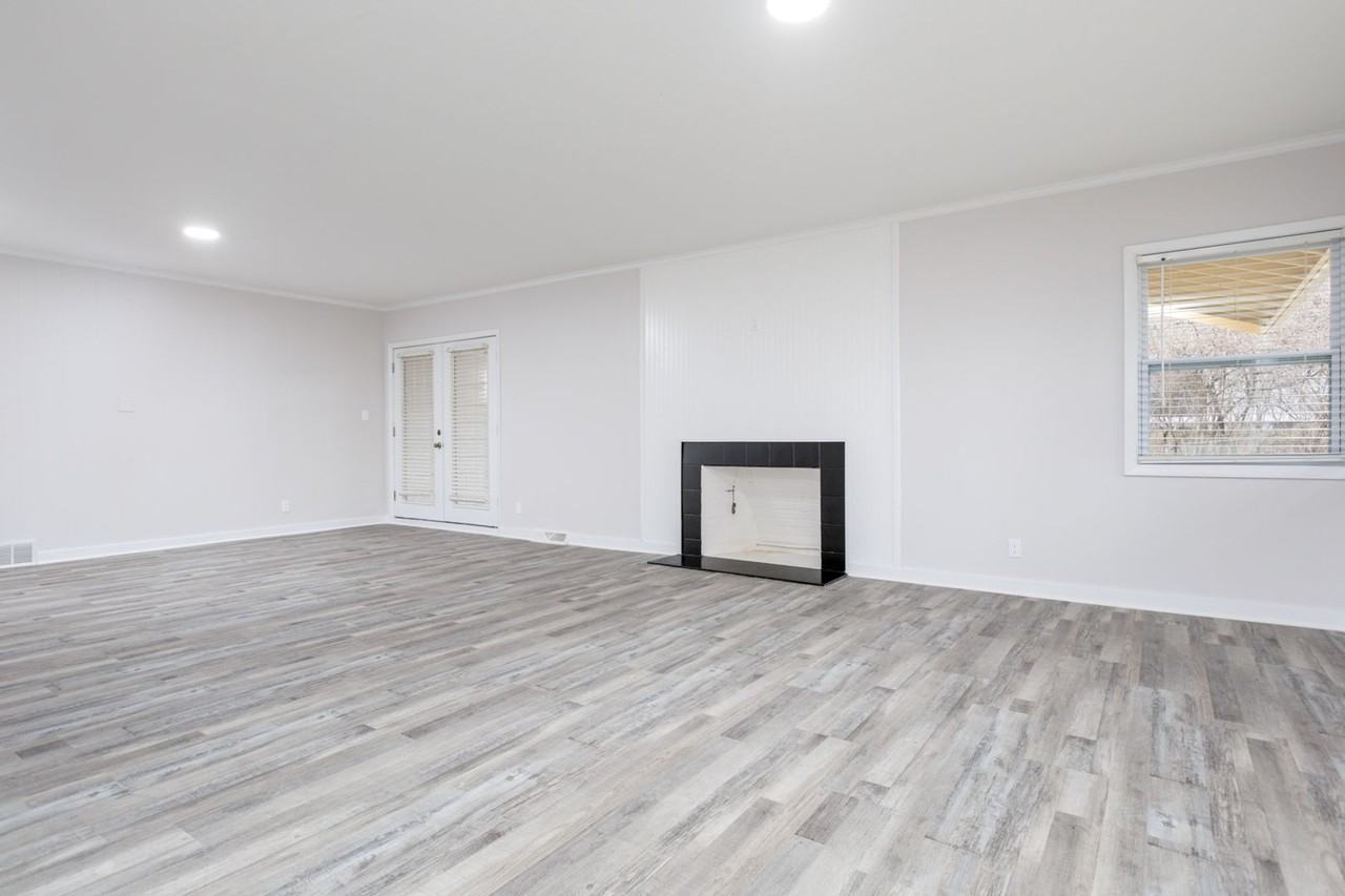 4575 Olentangy River Rd - Photo 4 of 24