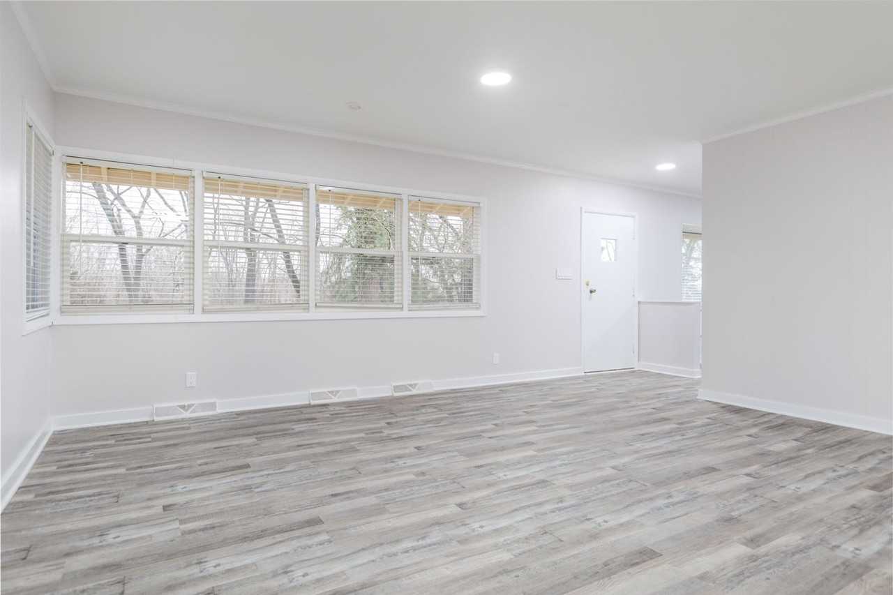 4575 Olentangy River Rd - Photo 5 of 24