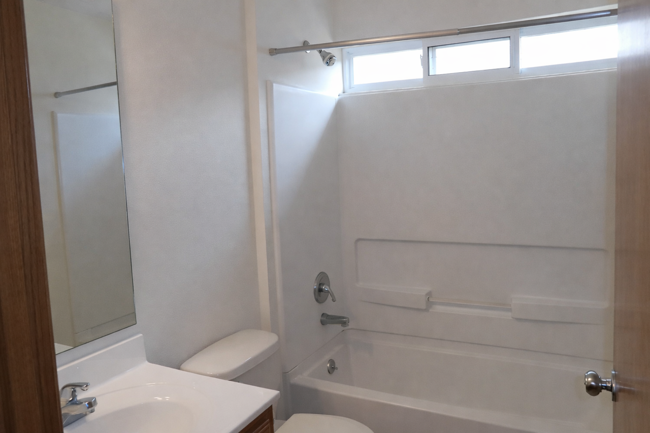 424 Brooklawn Ct #424 - Photo 3 of 7